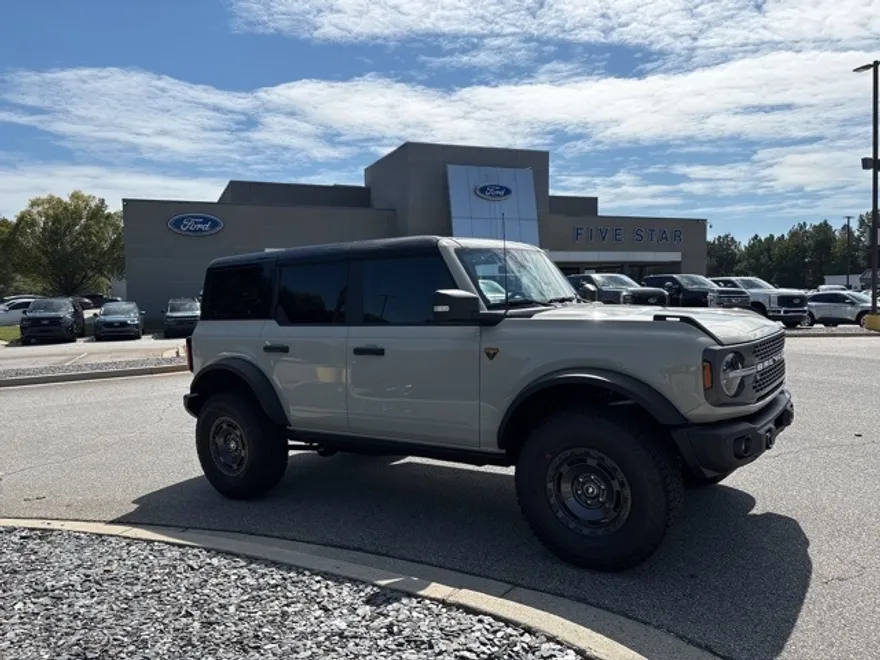 2025 Ford Bronco Badlands photo 1