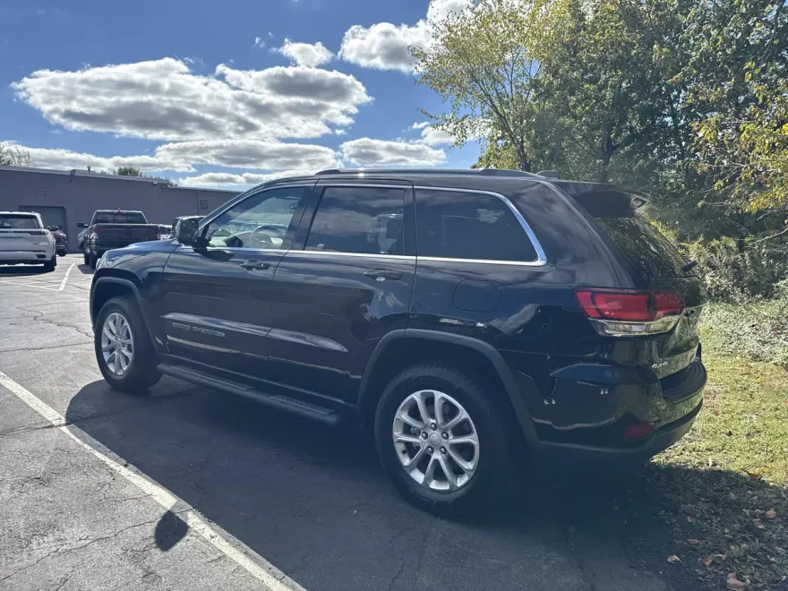 2021 Jeep Grand Cherokee Laredo photo 1