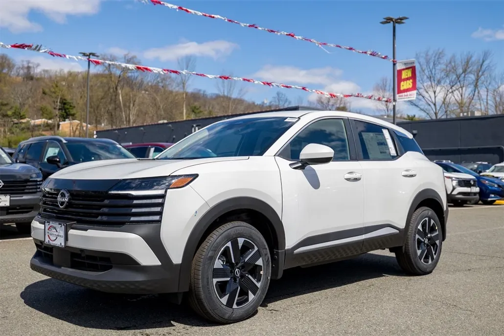 2025 Nissan Kicks SV photo 1