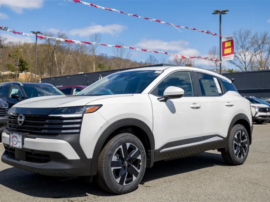 2025 Nissan Kicks SV photo 1