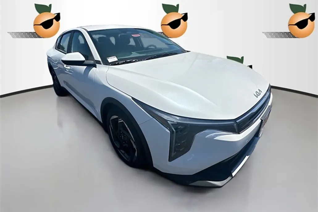 2025 Kia K4 EX photo 1