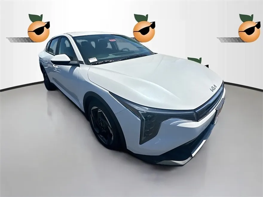 2025 Kia K4 EX photo 1