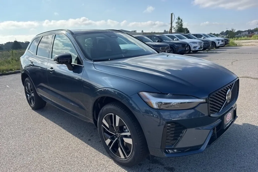 2026 Volvo XC60 B5 Plus photo 1