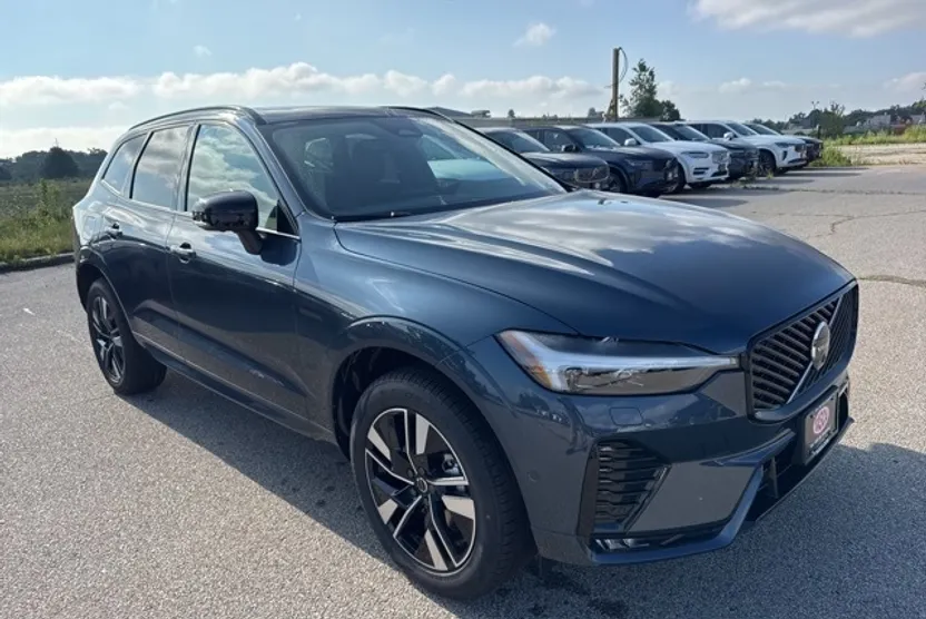 2026 Volvo XC60 B5 Plus photo 1
