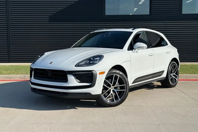 2024 Porsche Macan T photo 1