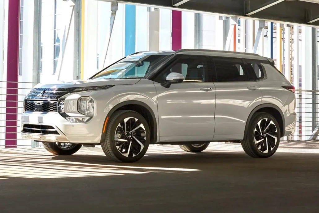 2022 Mitsubishi Outlander SEL photo 1