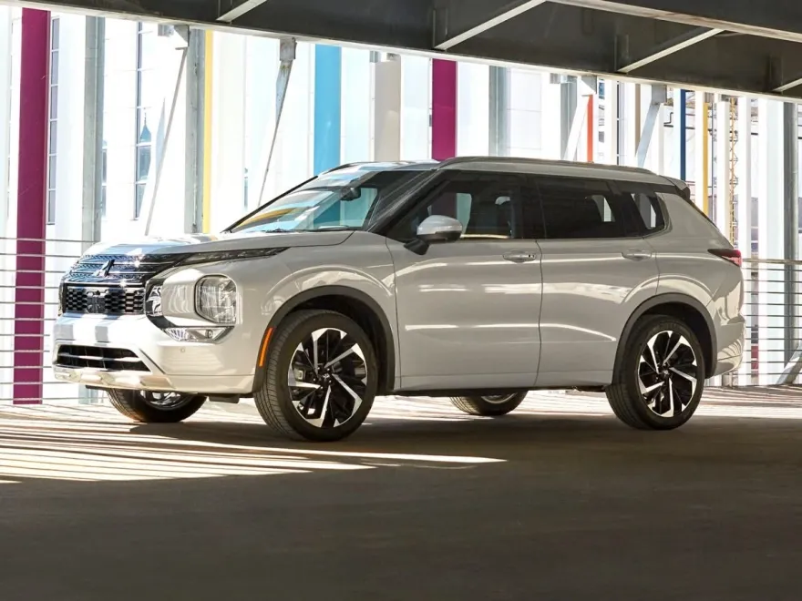 2022 Mitsubishi Outlander SEL photo 1