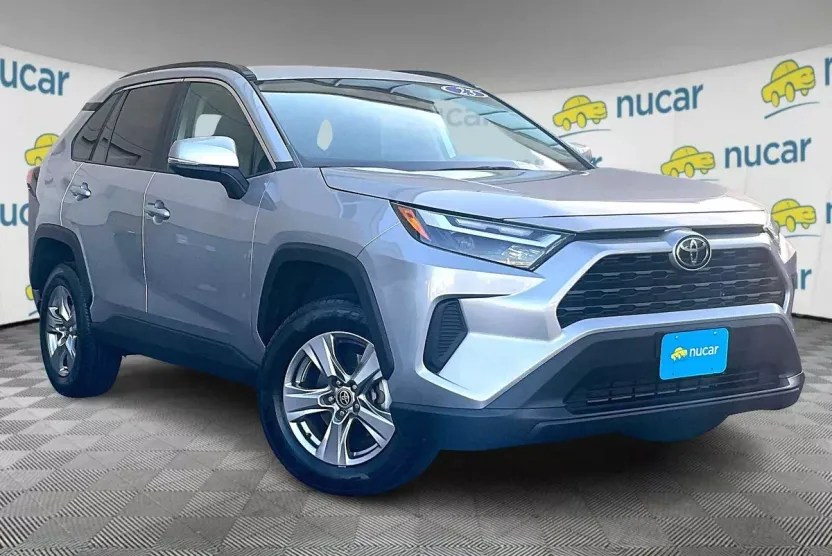 2023 Toyota RAV4 XLE photo 1