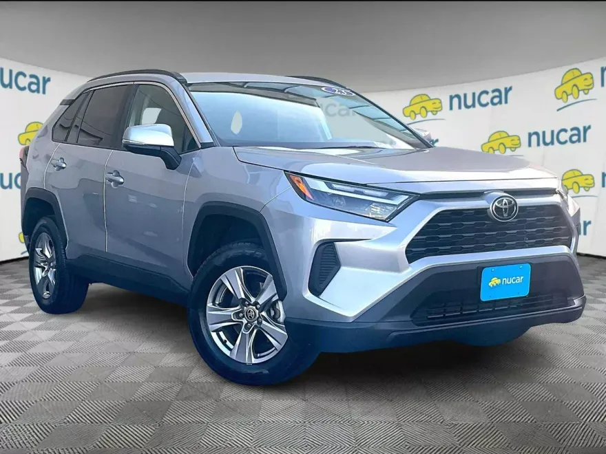 2023 Toyota RAV4 XLE photo 1