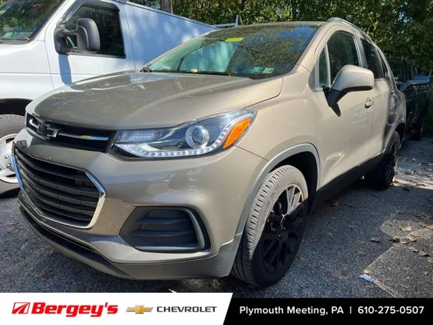2022 Chevrolet Trax LT photo 1