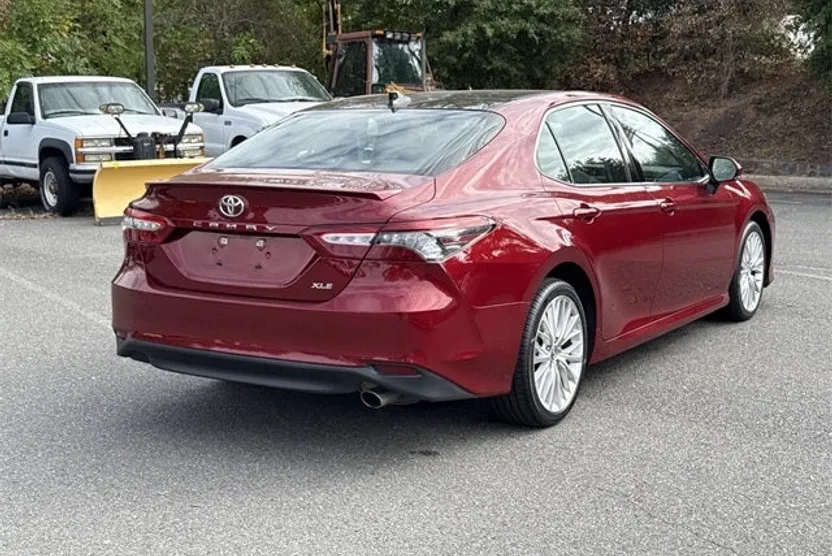 2020 Toyota Camry XLE photo 1