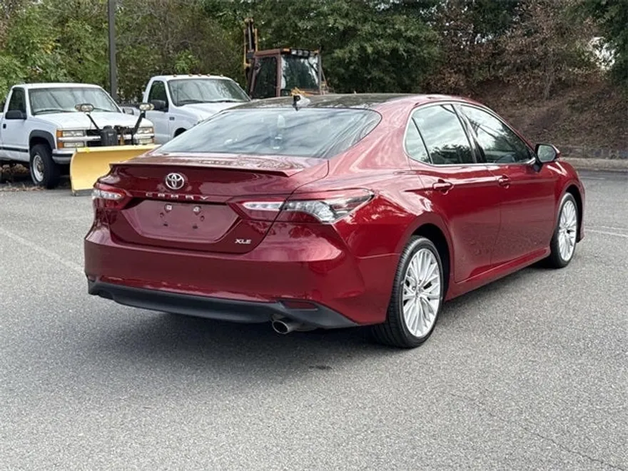2020 Toyota Camry XLE photo 1