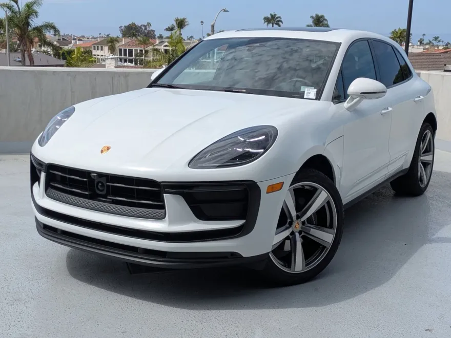2025 Porsche Macan T photo 1