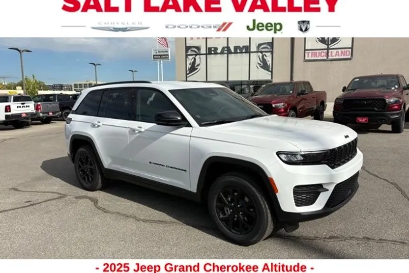 2025 Jeep Grand Cherokee Laredo Altitude photo 1