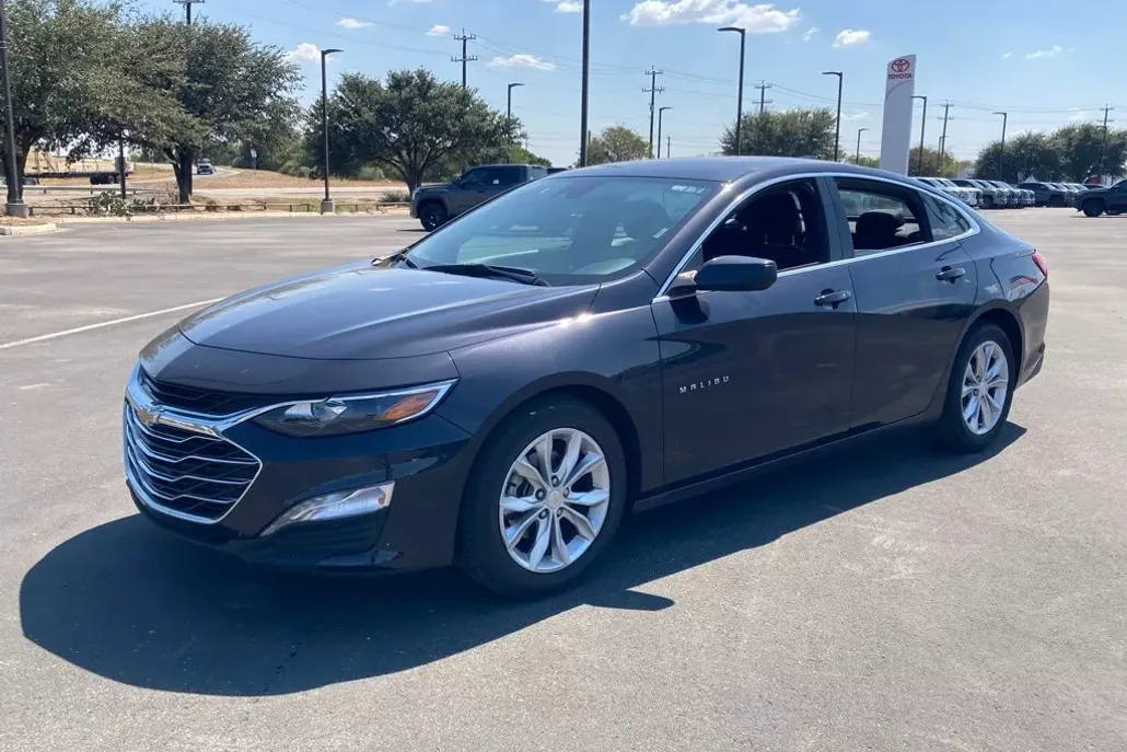 2023 Chevrolet Malibu 1LT photo 1