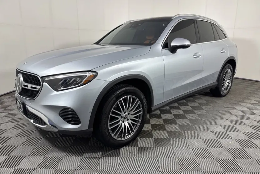 2025 Mercedes Benz GLC 300 4MATIC photo 1
