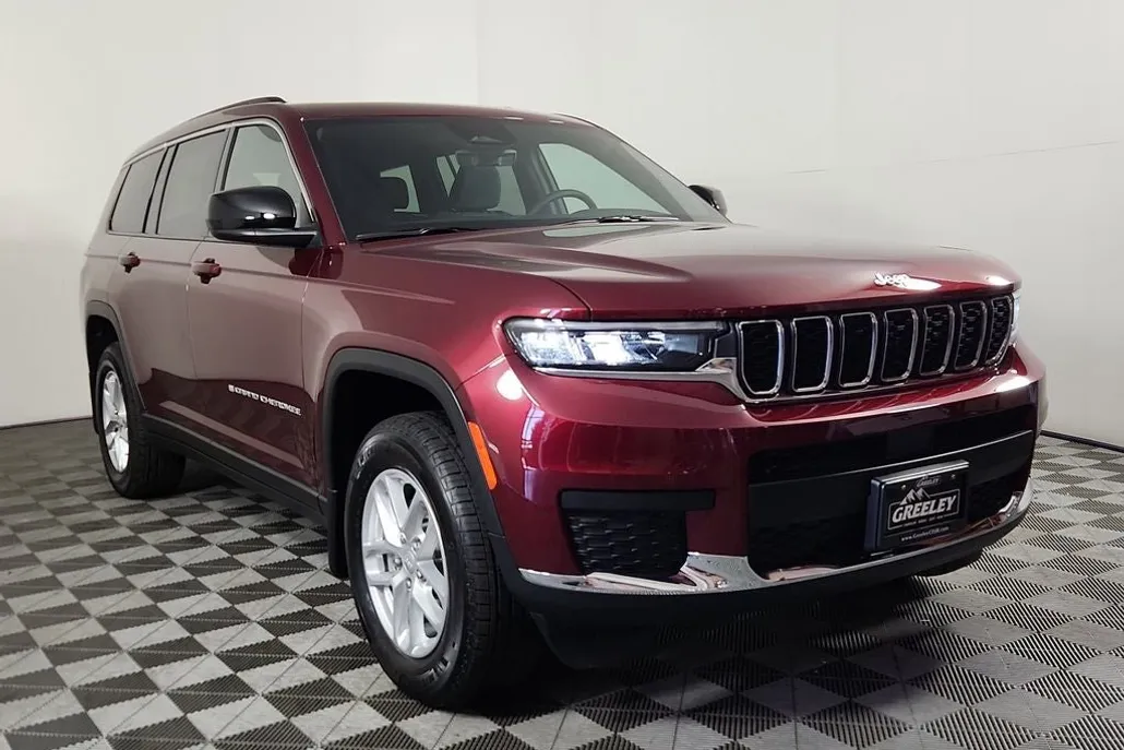 2025 Jeep Grand Cherokee Laredo photo 1