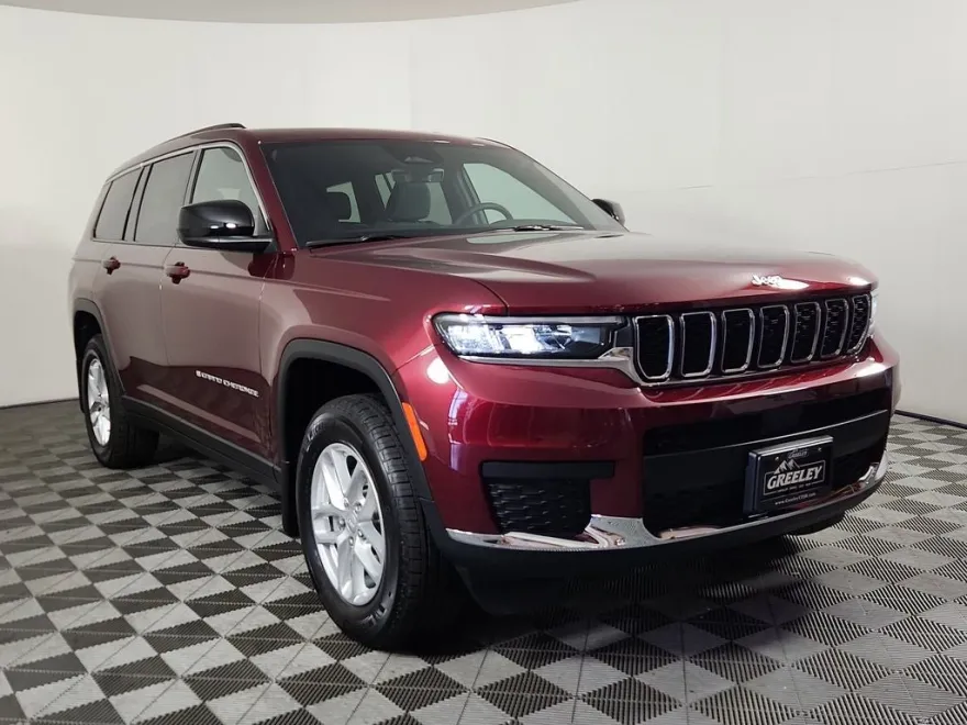 2025 Jeep Grand Cherokee Laredo photo 1