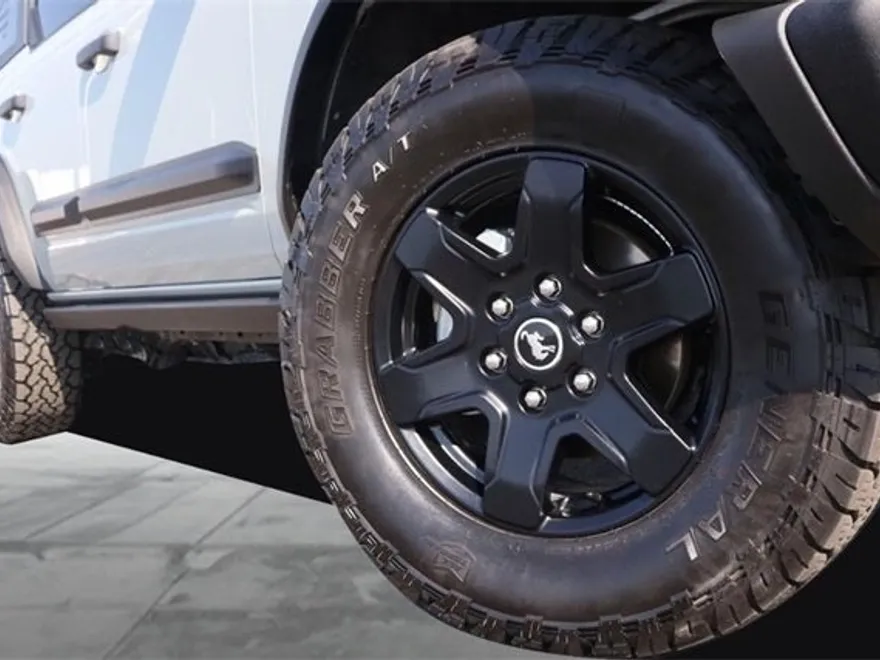 2024 Ford Bronco Black Diamond photo 1