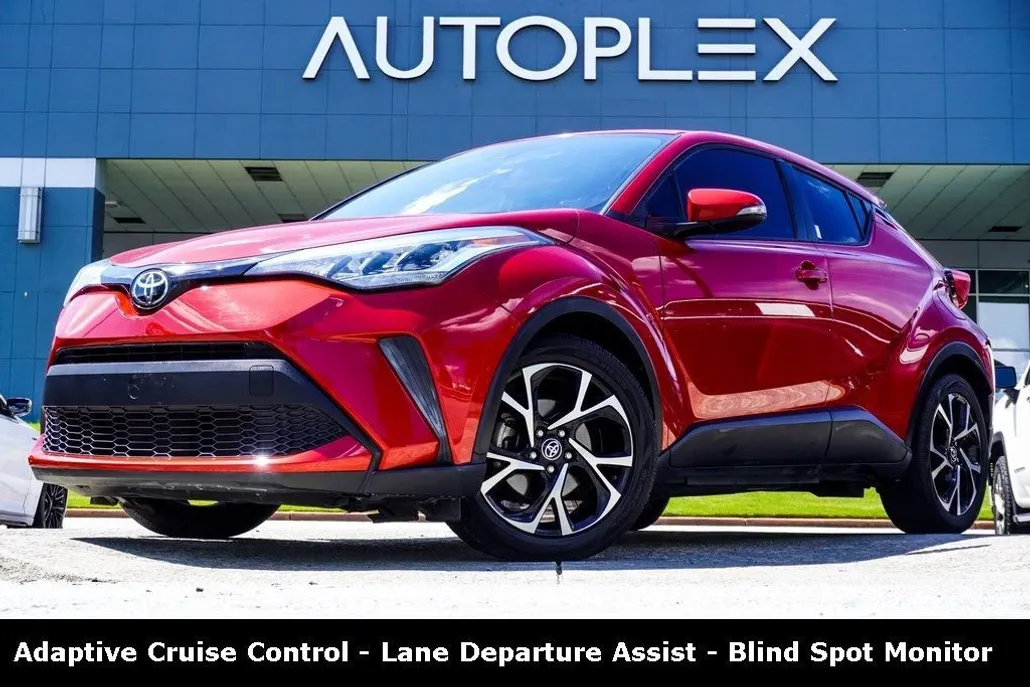 2021 Toyota C-HR XLE photo 1