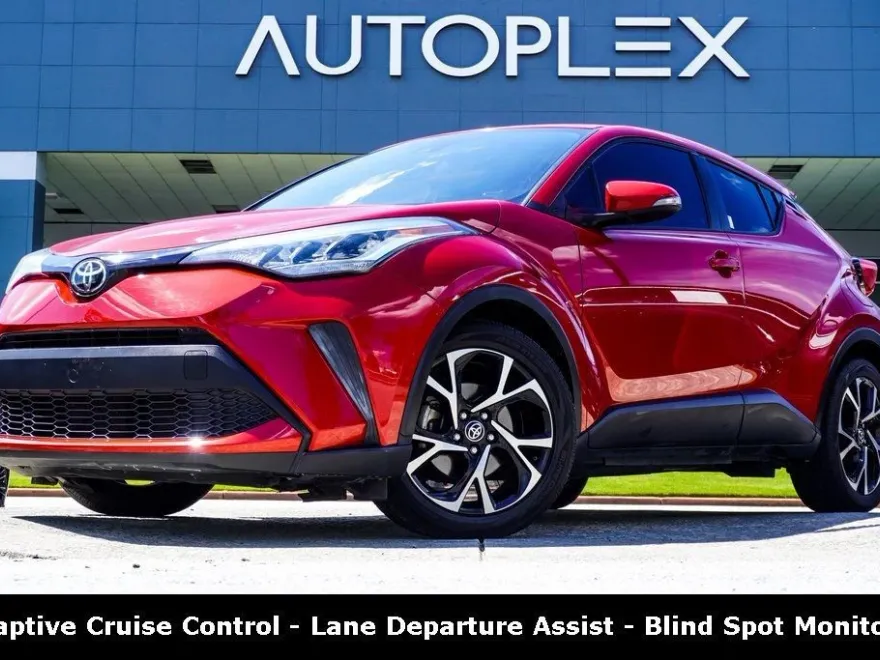 2021 Toyota C-HR XLE photo 1