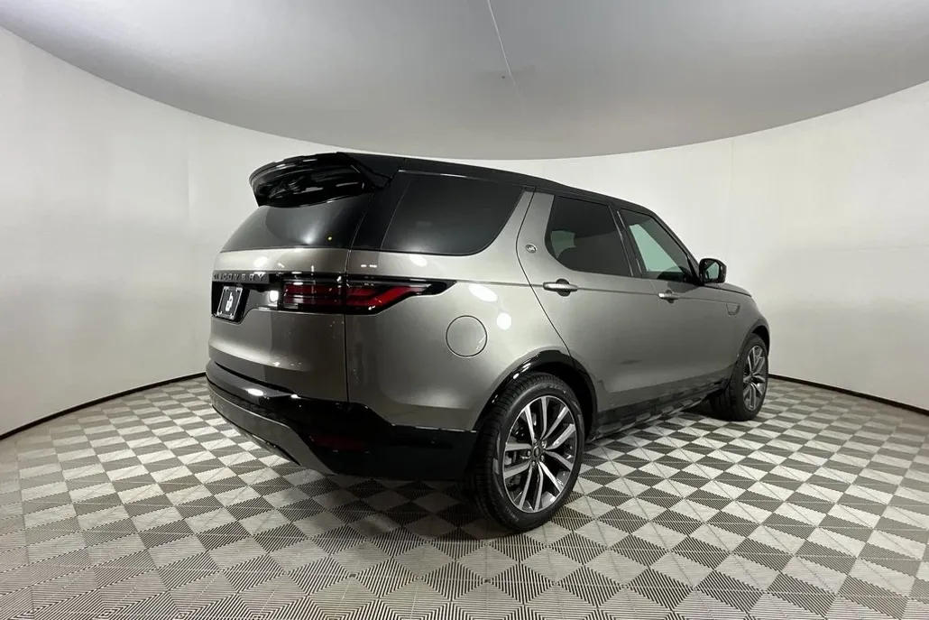 2025 Land Rover Discovery SE photo 1