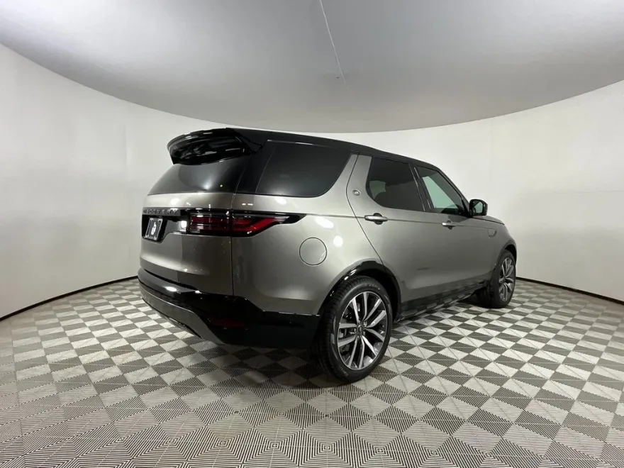 2025 Land Rover Discovery SE photo 1