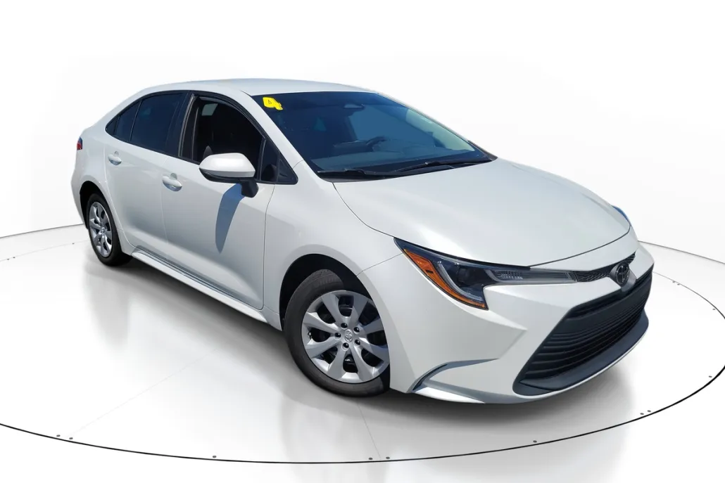 2024 Toyota Corolla LE photo 1