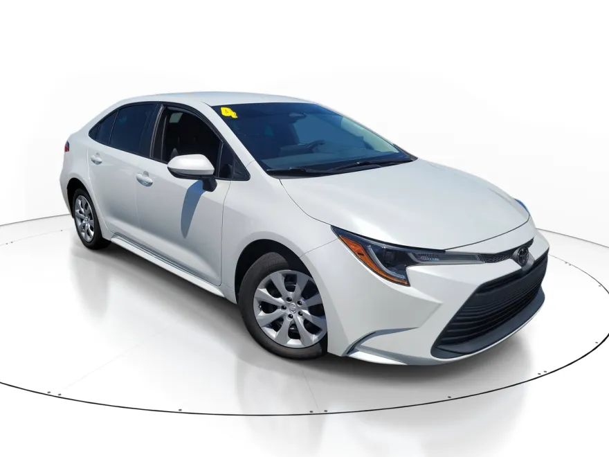 2024 Toyota Corolla LE photo 1