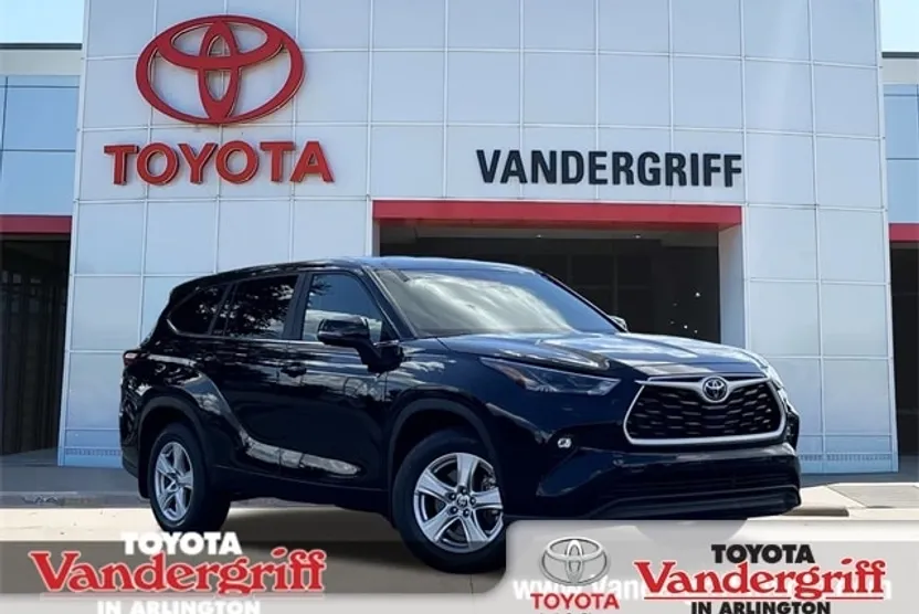 2024 Toyota Highlander LE photo 1