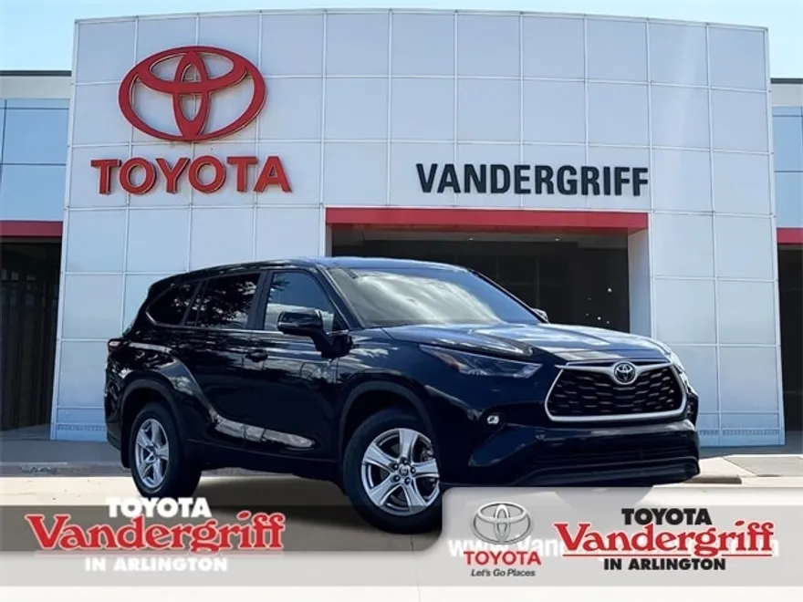 2024 Toyota Highlander LE photo 1