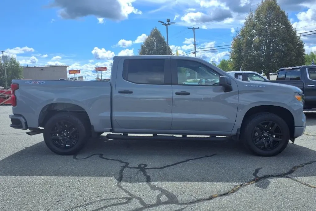 2024 Chevrolet Silverado 1500 Custom photo 1