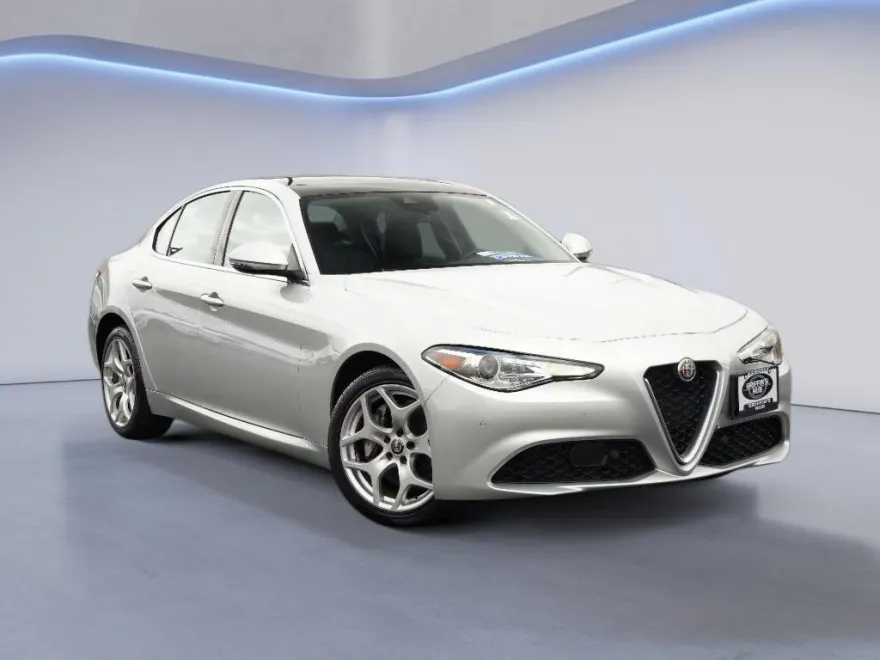 2021 Alfa Romeo Giulia Ti photo 1