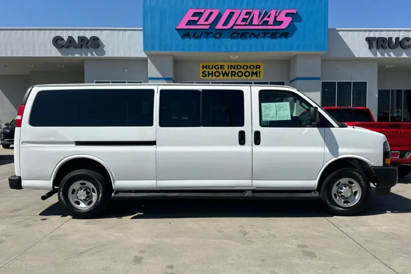 2023 Chevrolet Express Passenger 3500 photo 1