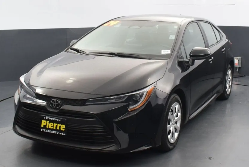 2024 Toyota Corolla LE photo 1