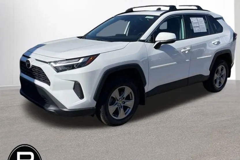 2022 Toyota RAV4 XLE photo 1