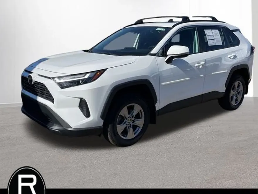 2022 Toyota RAV4 XLE photo 1