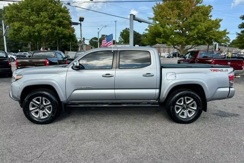 2017 Toyota Tacoma Double Cab Limited photo 1