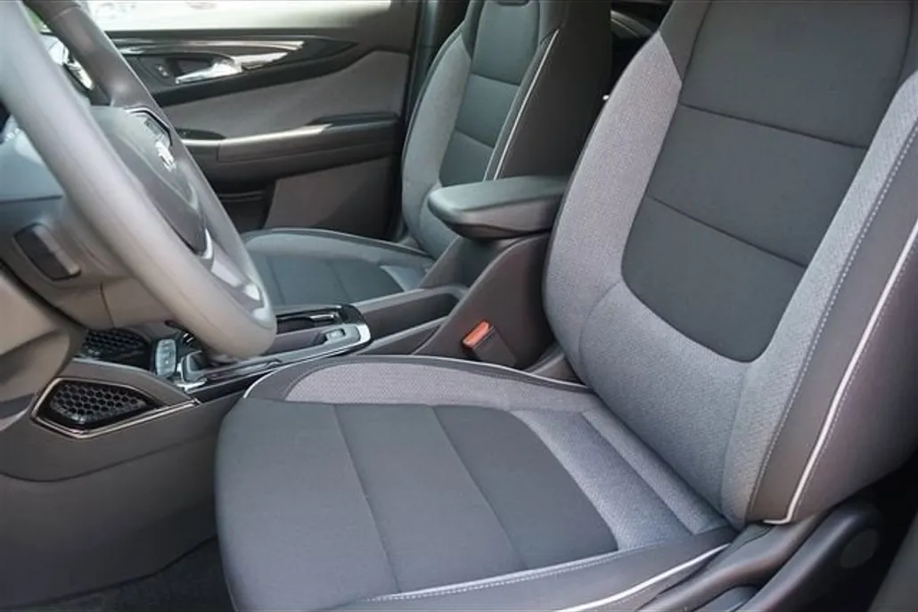 2026 Chevrolet Trailblazer LT photo 1
