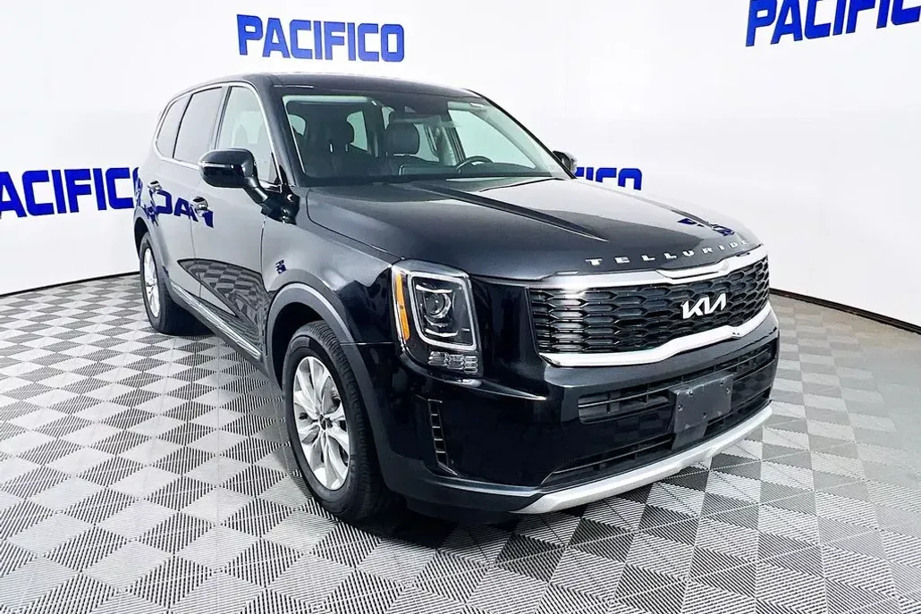 2022 Kia Telluride LX photo 1