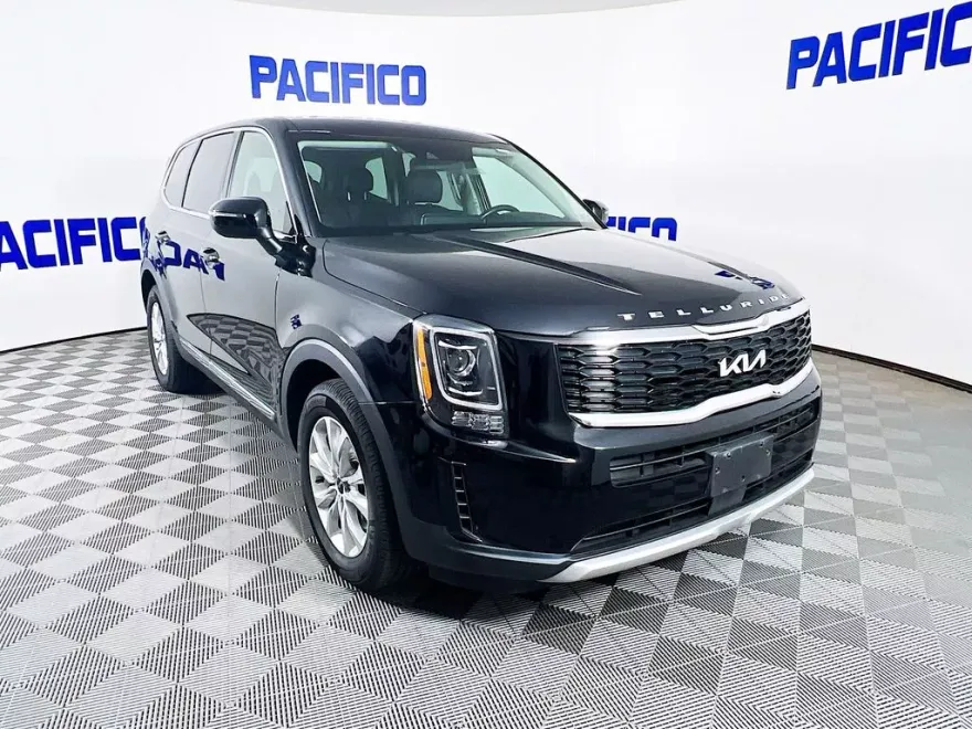 2022 Kia Telluride LX photo 1