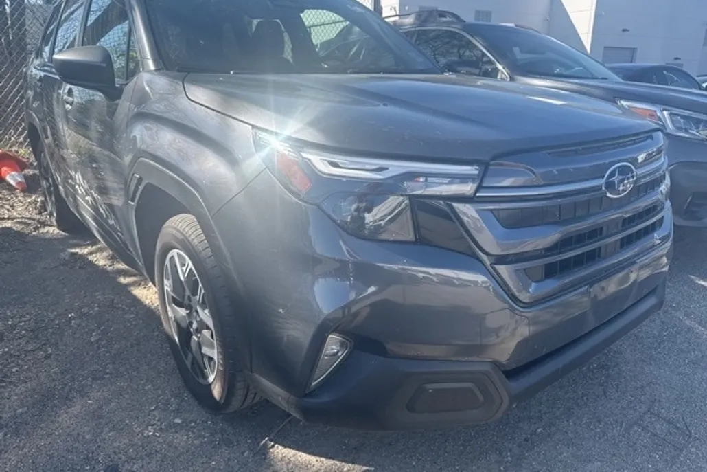 2025 Subaru Forester Premium photo 1