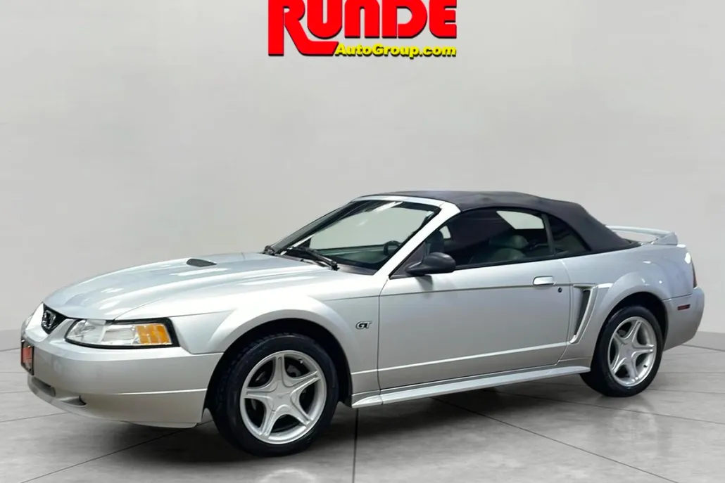 2000 Ford Mustang GT photo 1