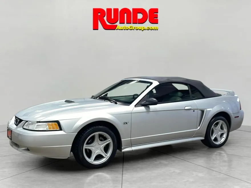 2000 Ford Mustang GT photo 1