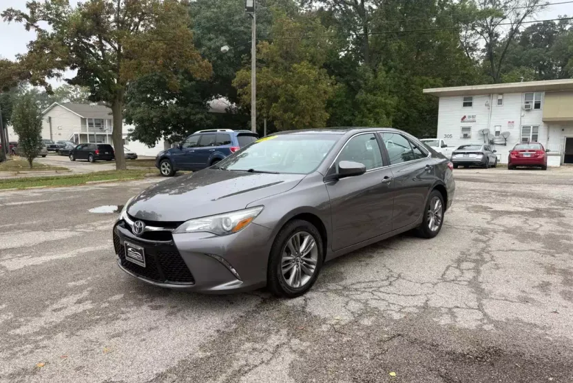 2017 Toyota Camry XLE XSE photo 1