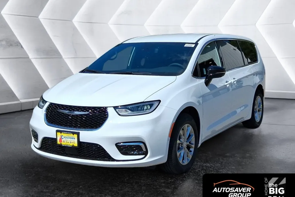 2026 Chrysler Pacifica photo 1