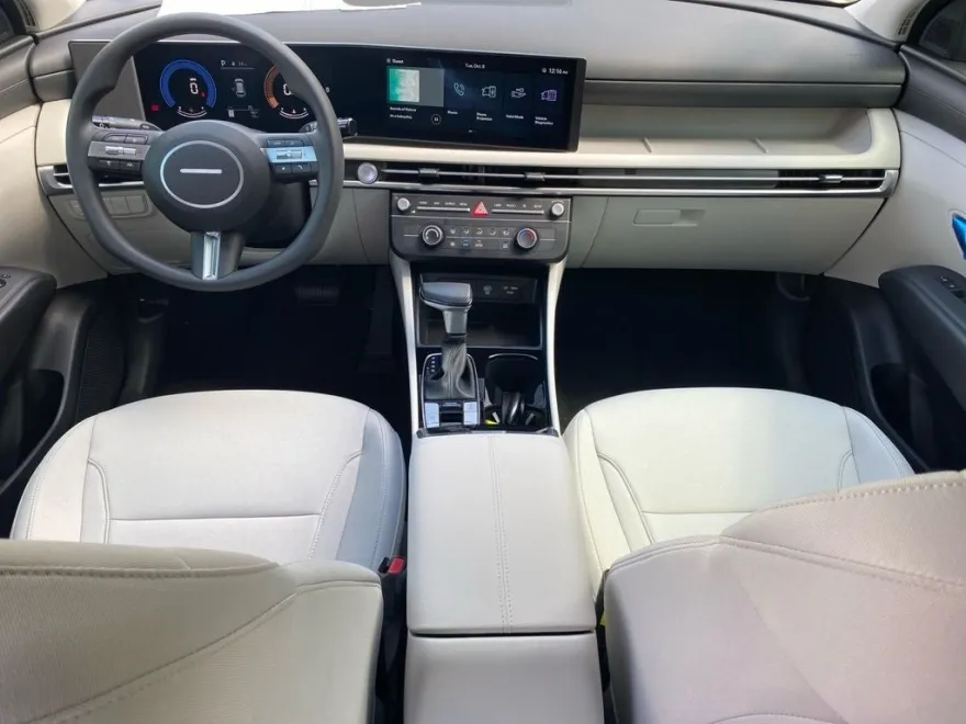 2025 Hyundai Tucson SE photo 1