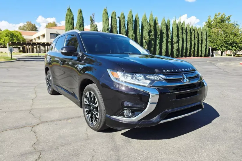 2018 Mitsubishi Outlander PHEV SEL photo 1