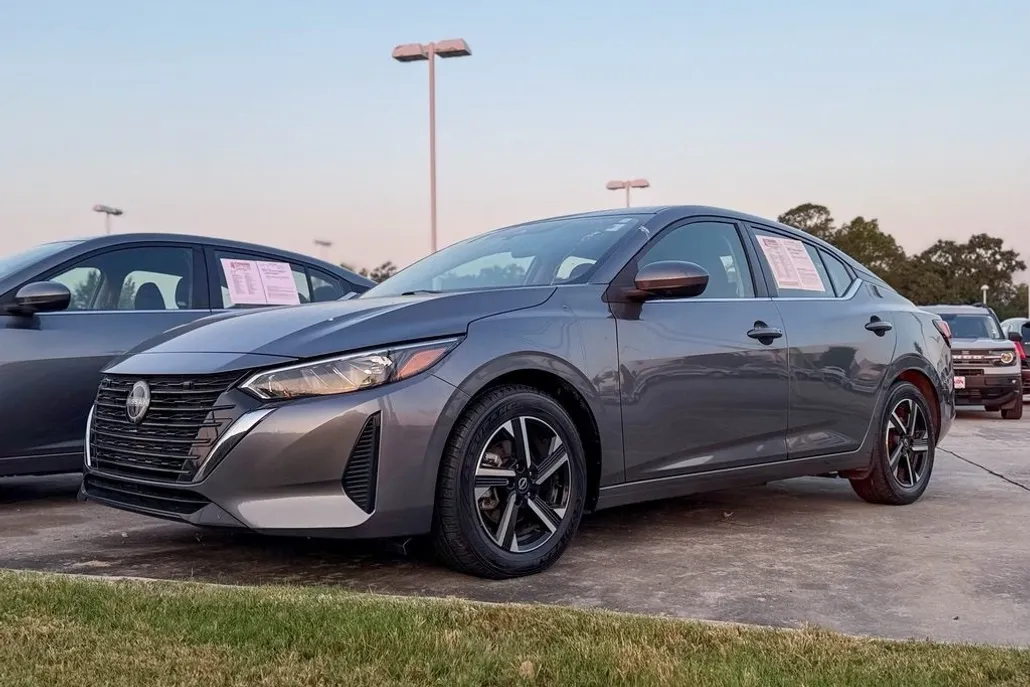 2024 Nissan Sentra SV photo 1
