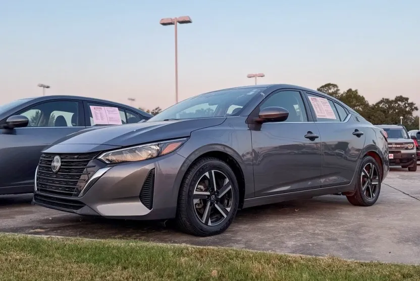 2024 Nissan Sentra SV photo 1